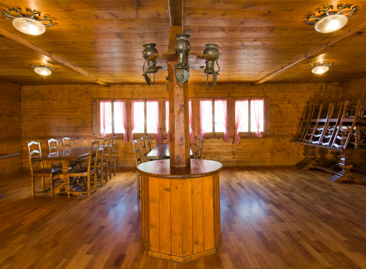 salle-bourgeoisie-inside-550